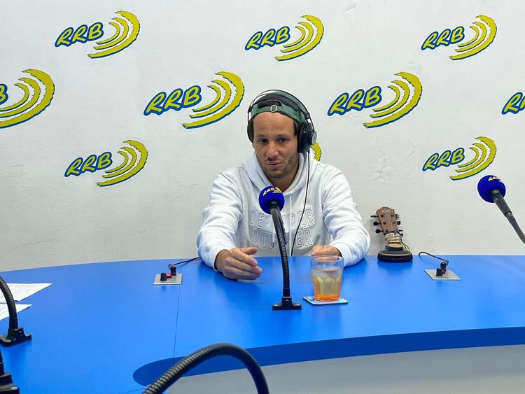 Le chanteur Vianney dans les studios RRB