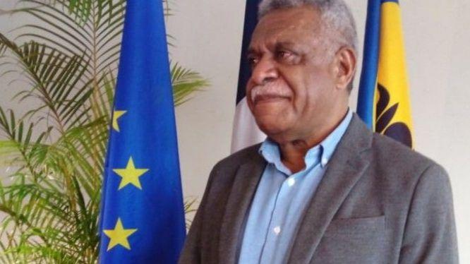 Gouv. Louis Mapou élu président