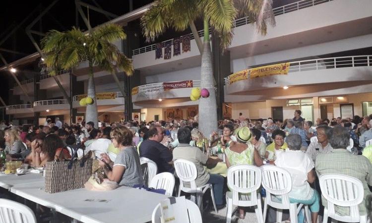 Table de l'amitié : 600 personnes