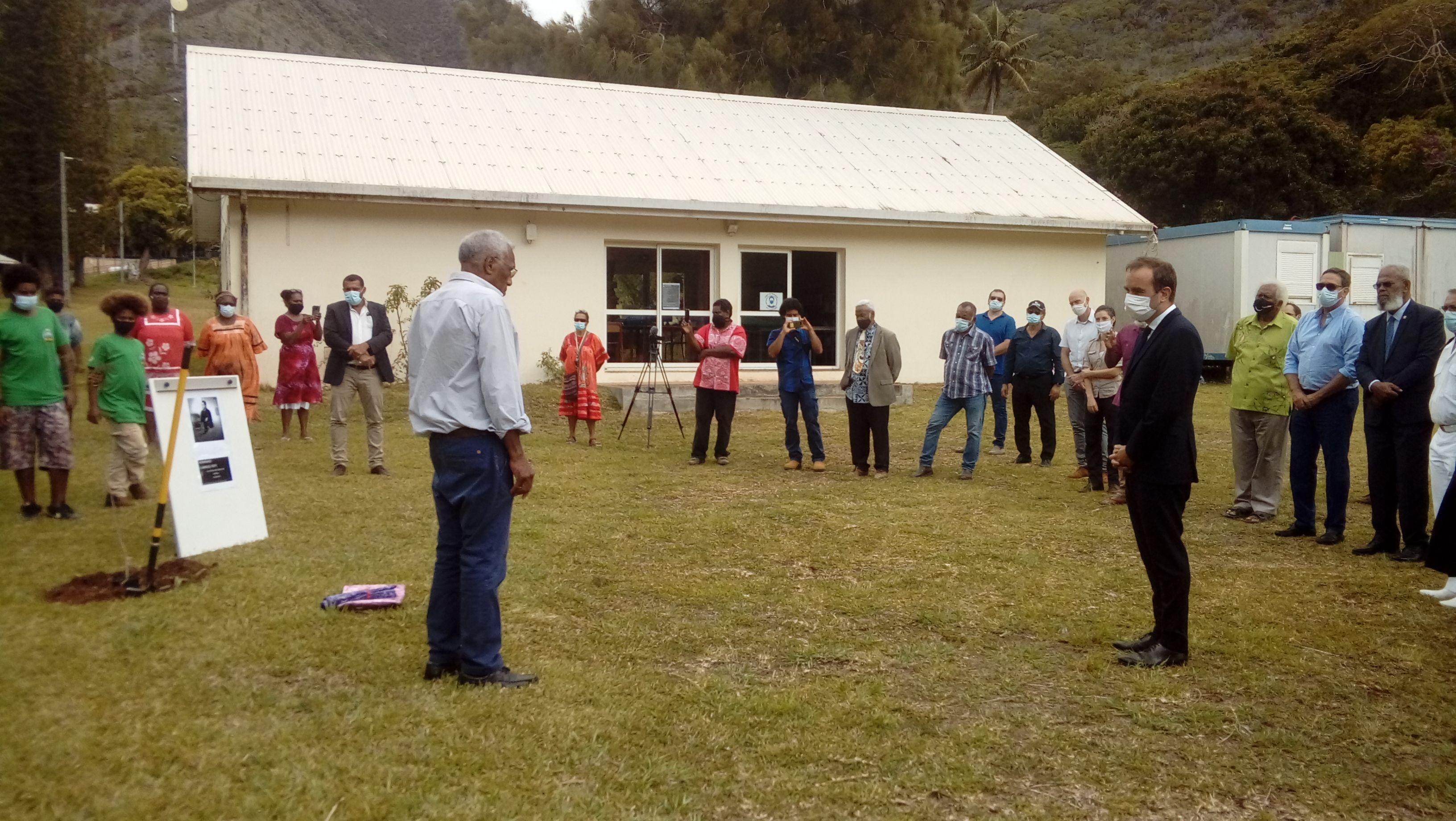 Sébastien Lecornu en visite à Houaïlou