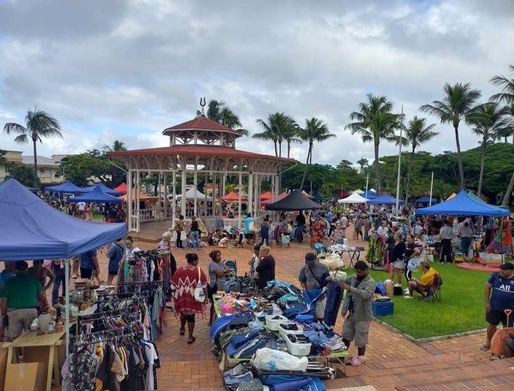 Succès pour le vide grenier de la place des cocotiers.