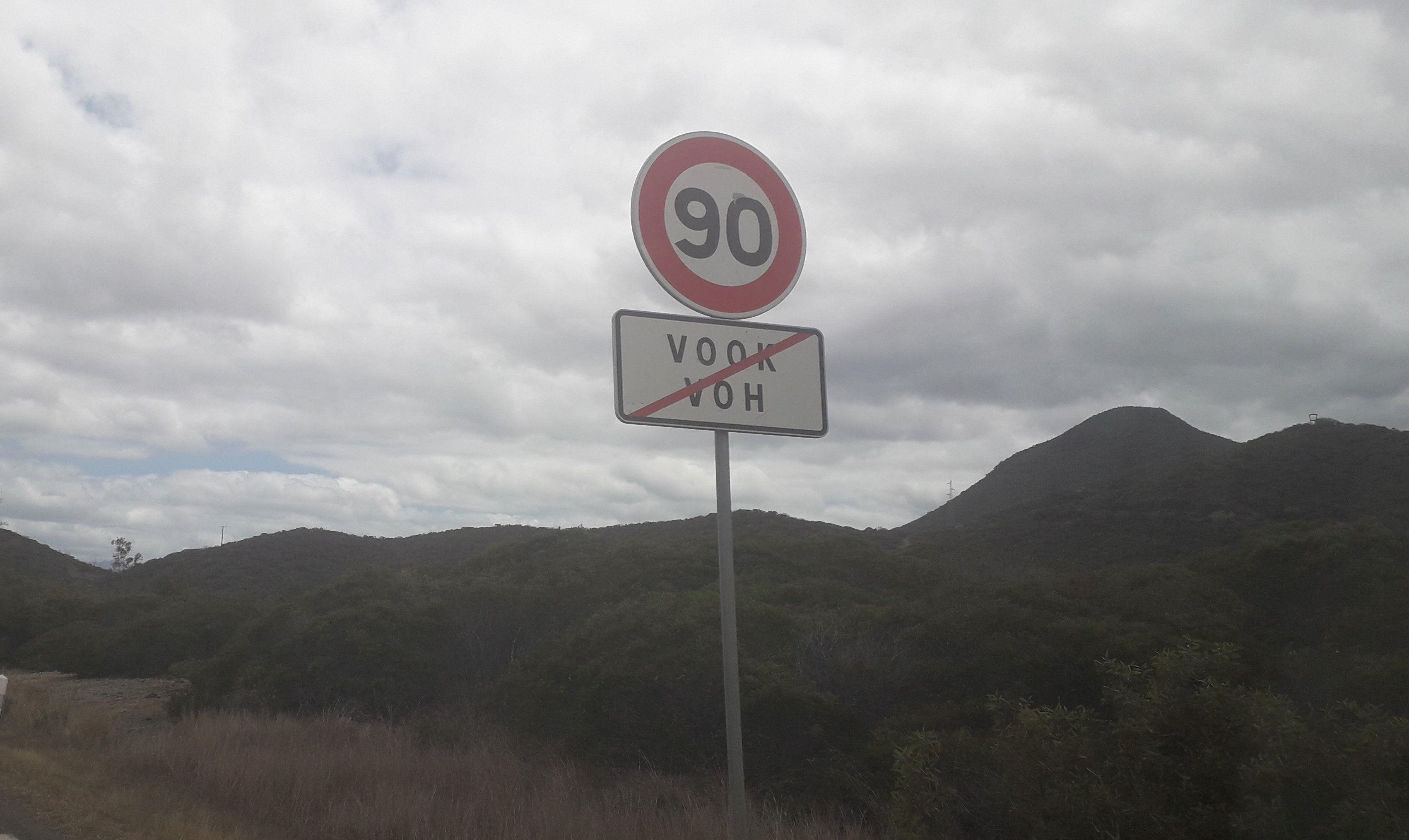 Une dispute conjugale au volant, qui se termine en sortie de route !