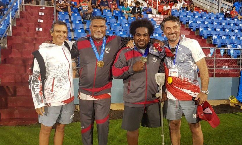 T. Cibone en or au lancer de poids