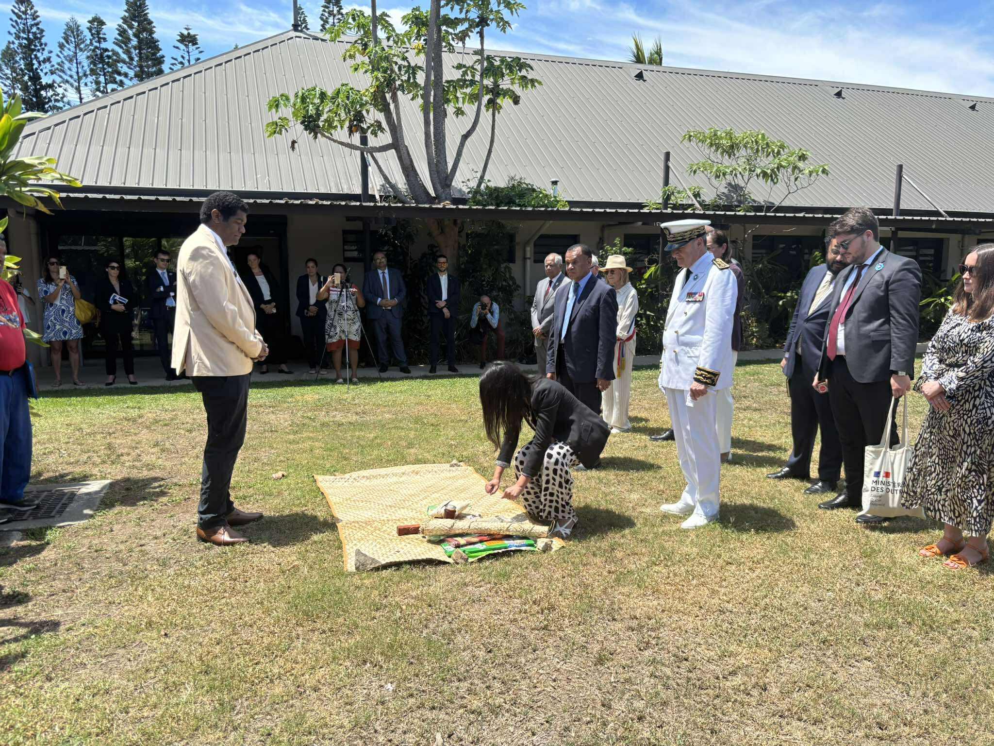 coutume moutchou.jpg